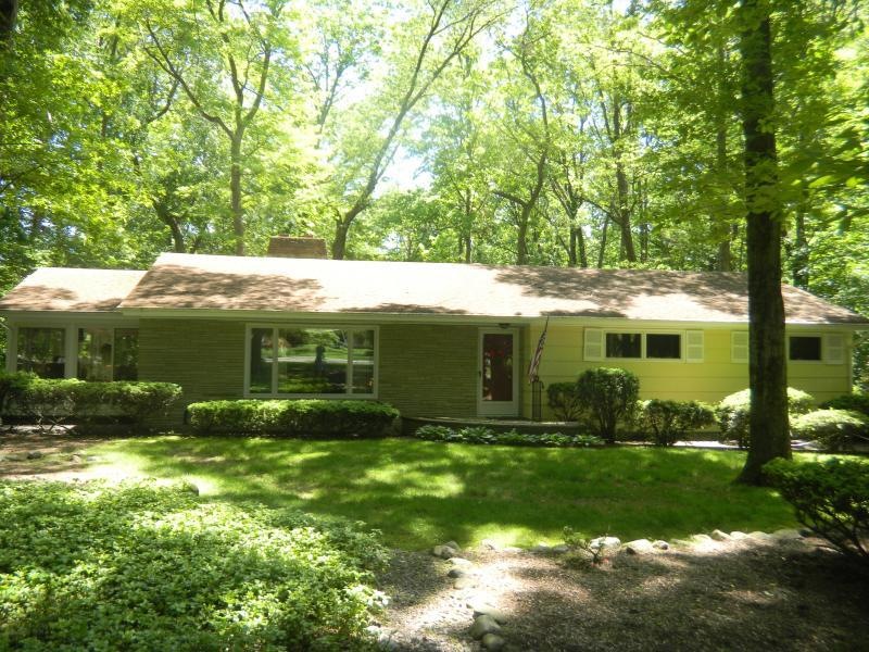 32 Ridge Rd, Upper Saddle River, NJ 07458 - photo 1