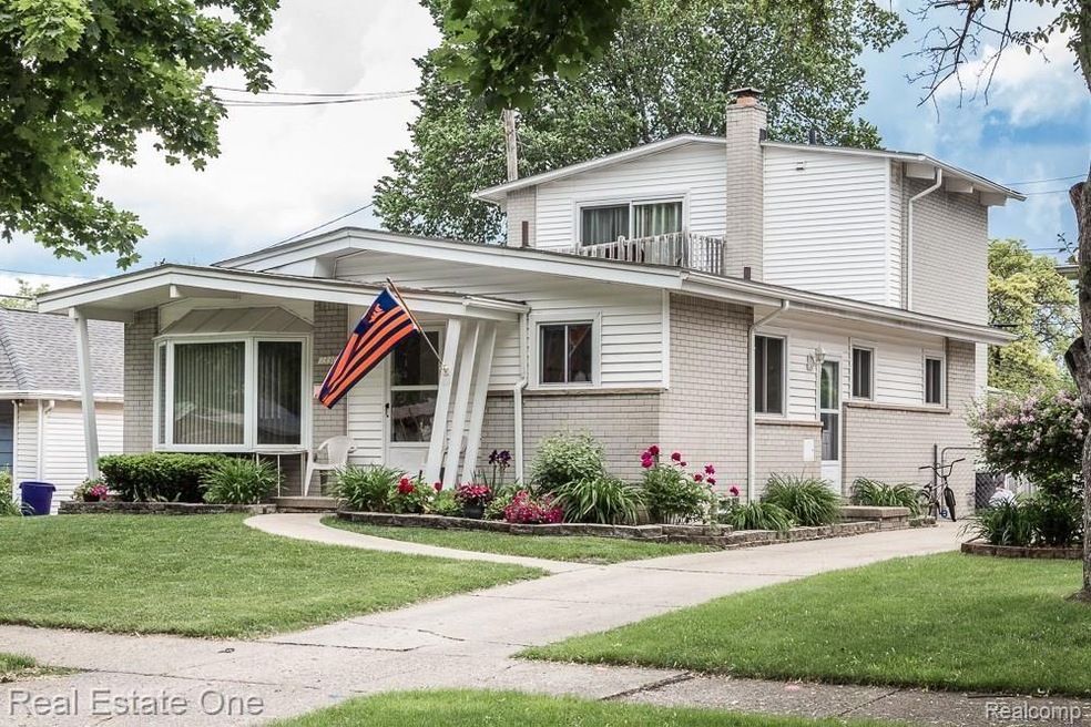 1330 Langley Blvd, Clawson, MI 48017 - photo 1