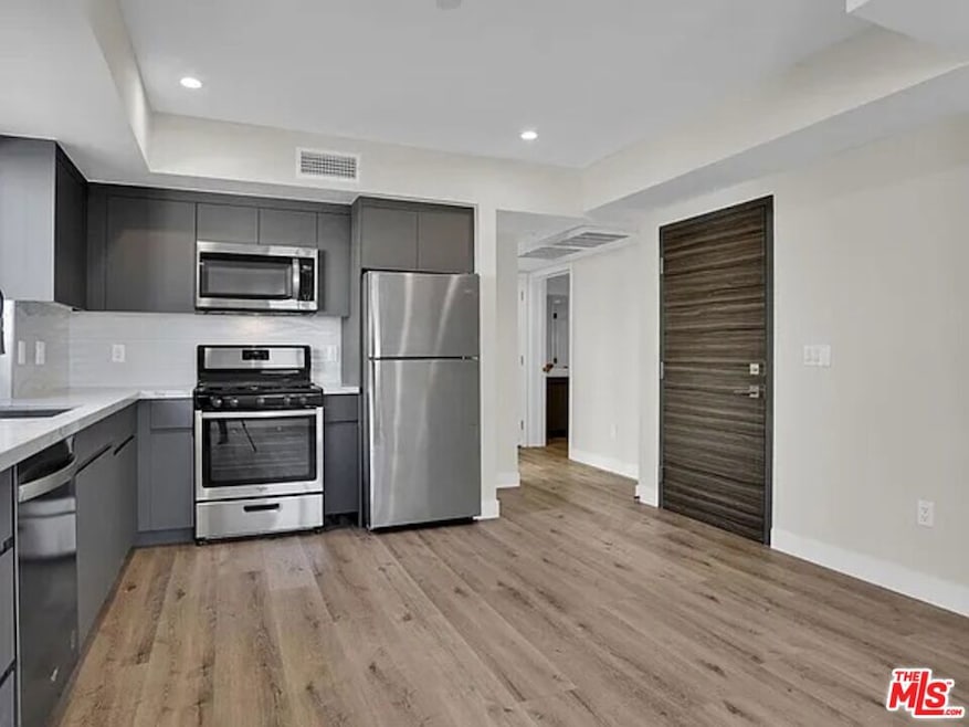 846 S Mariposa Ave unit 403, Los Angeles, CA 90005 - photo 1