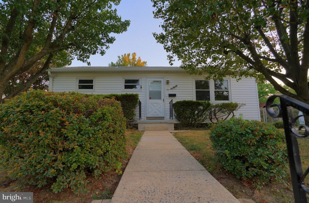 711 Raynor Ave, Catonsville, MD 21228 - photo 1