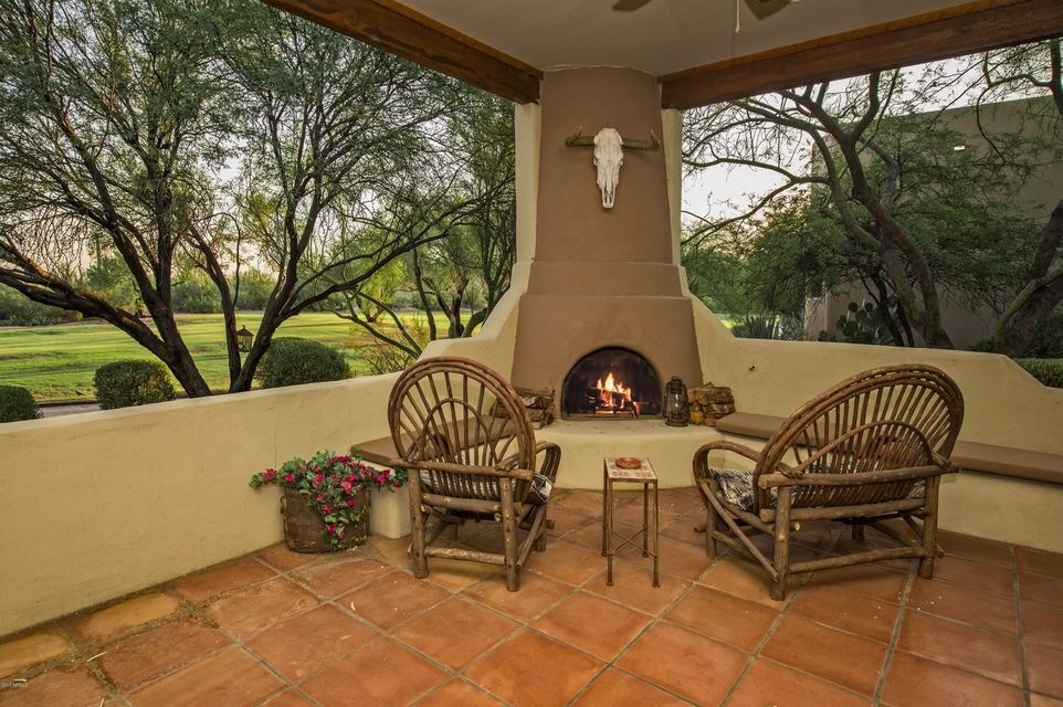 026_Cozy Fireplace Social Area