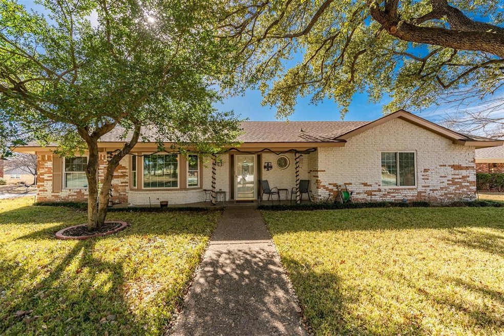 917 Charleston Ct, Bedford, TX 76022 - photo 1