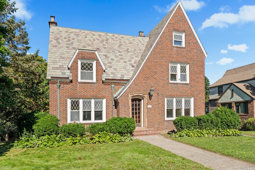 738 Townsend Ave, New Haven, CT 06512 - photo 1