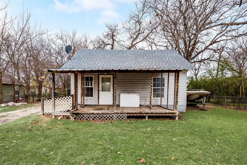 713 S Wine St, Gainesville, TX 76240 - photo 1