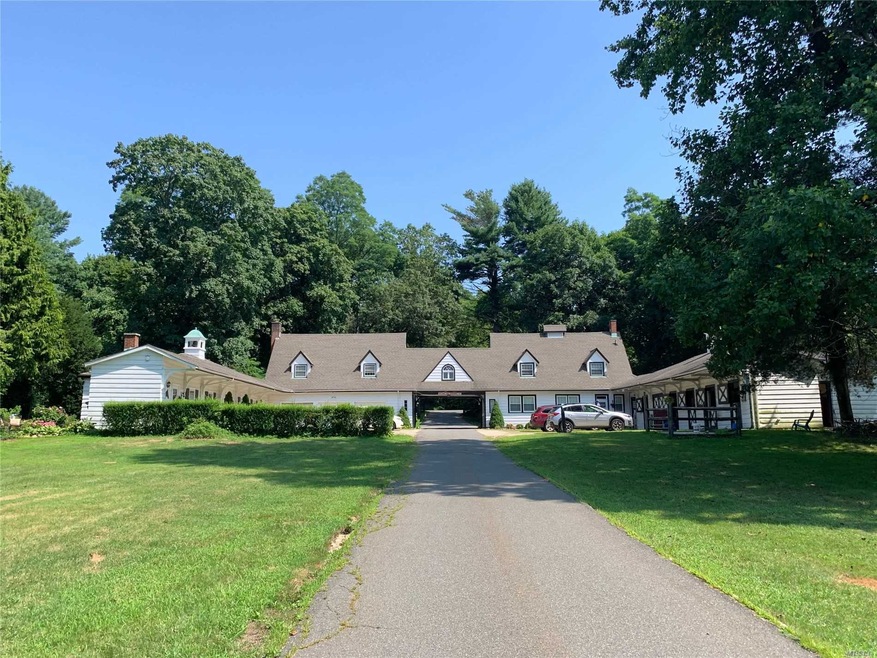 1864 Muttontown Rd unit 1B, Syosset, NY 11791 - photo 1