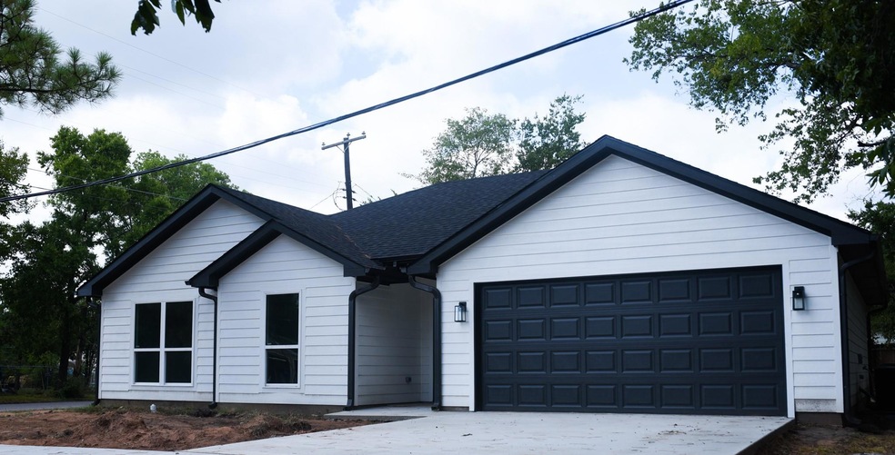 1901 N Main St, Bonham, TX 75418 - photo 1