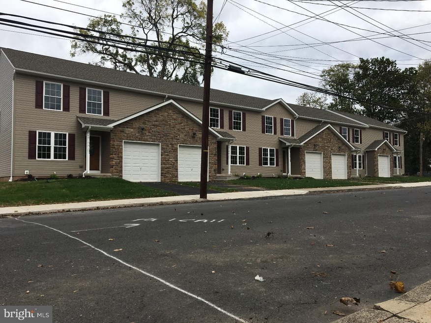 1015 Juniper St, Quakertown, PA 18951 - photo 1