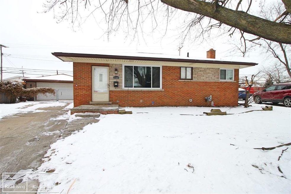 27307 W Crestmont St, Roseville, MI 48066 - photo 1