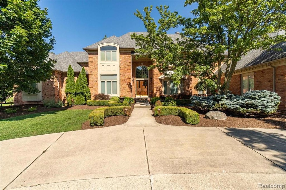 1980 Oak Pointe Dr, Rochester Hills, MI 48306 - photo 1