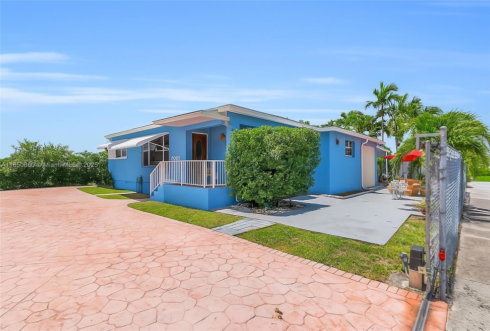 5890 Palm Ave, Hialeah, FL 33012 - photo 1