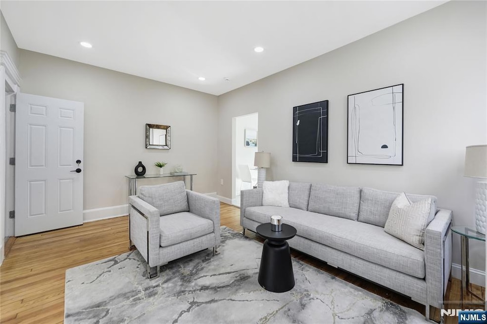 Sold $905,000 • Co-Listing Agent