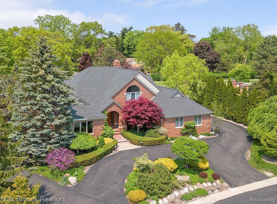 3018 W Ridge Ct, Bloomfield Township, MI 48302 - photo 1