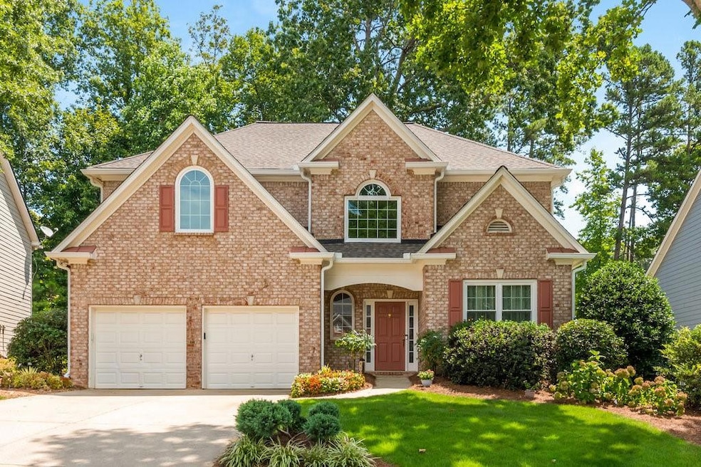 Professionally Lanscaped Front Yard