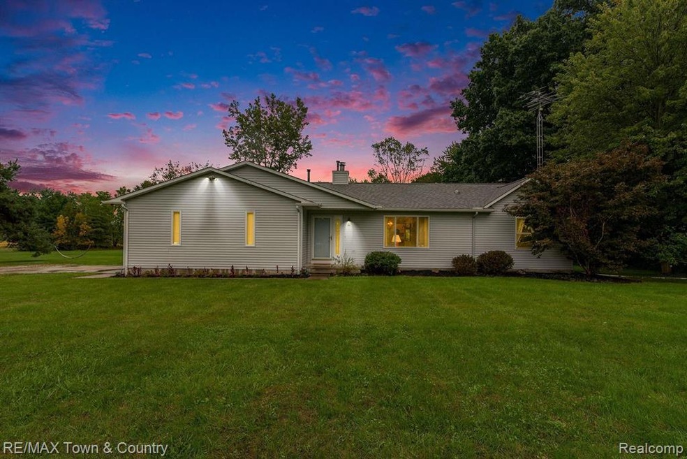 6163 Seymour Rd, Swartz Creek, MI 48473 - photo 1