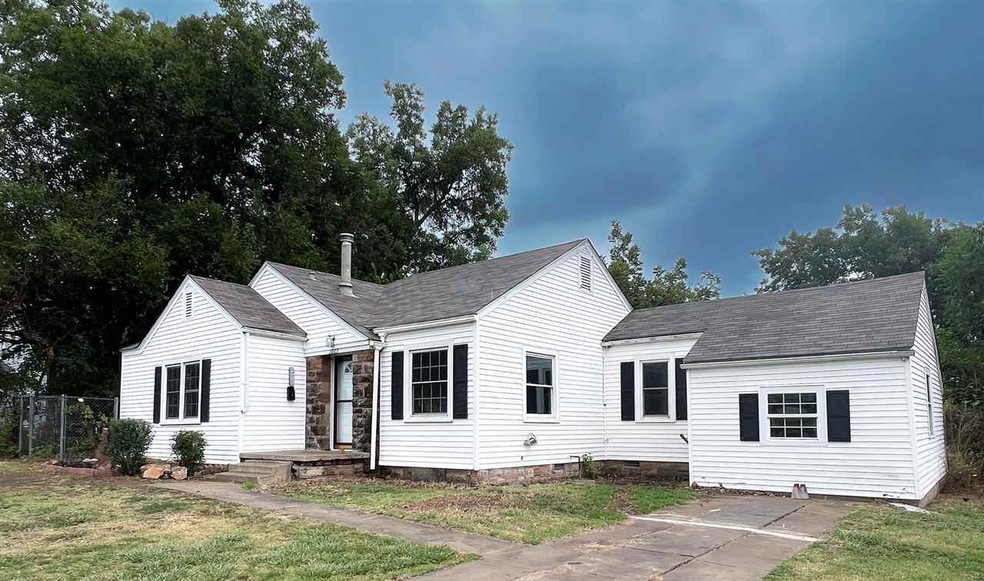 1003 E 3rd St, Cushing, OK 74023 - photo 1