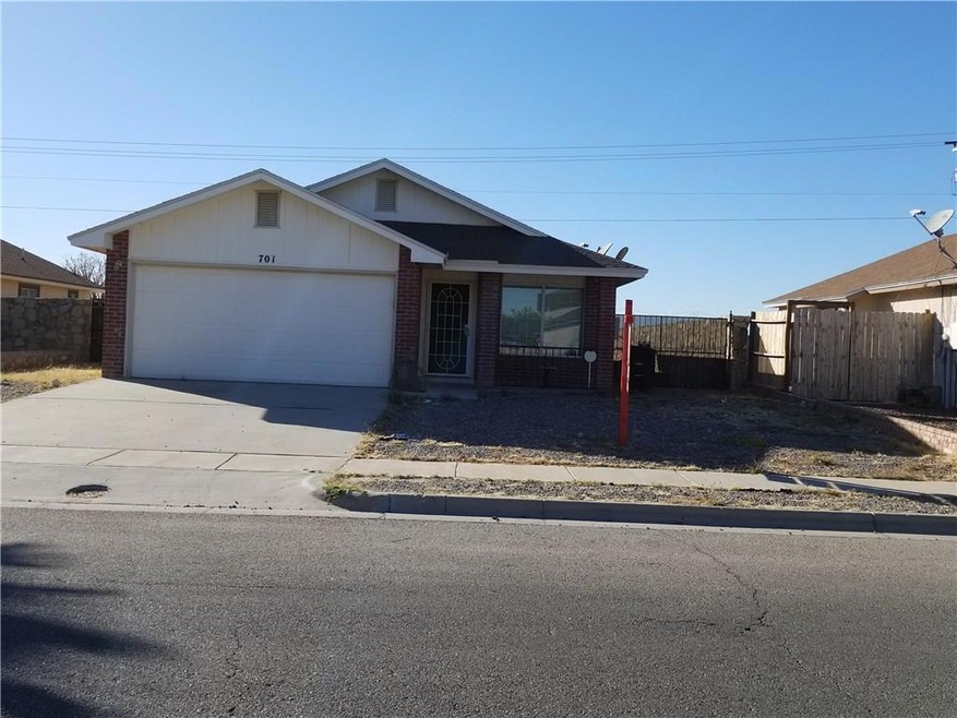 701 Desert Sage Dr, Horizon City, TX 79928 - photo 1