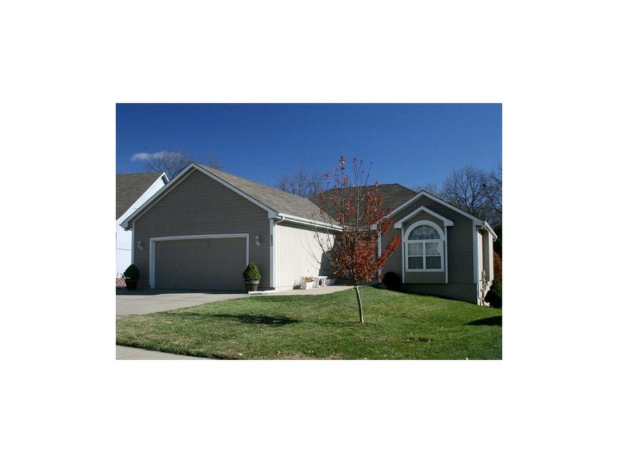 Reverse ranch on great walkout lot