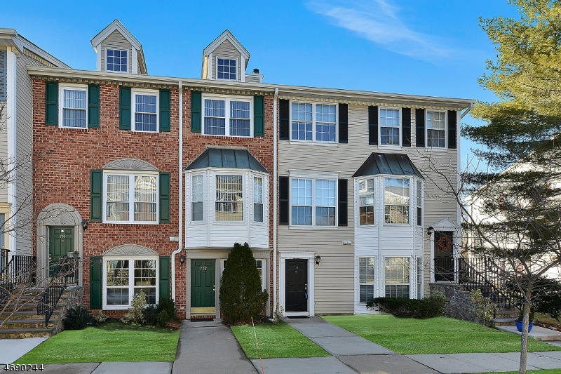 731 Pepperidge Rd, Mahwah, NJ 07430 - photo 1