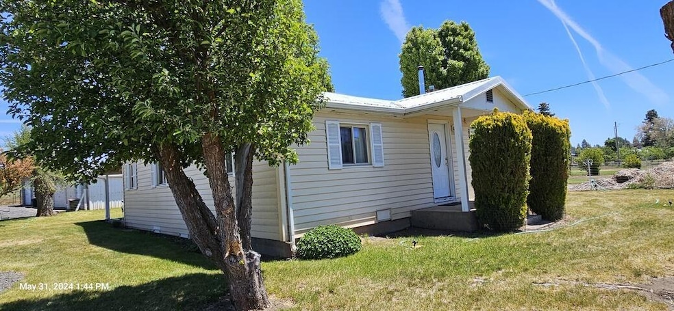 37217 Agency Lake Loop Rd, Chiloquin, OR 97624 - photo 1