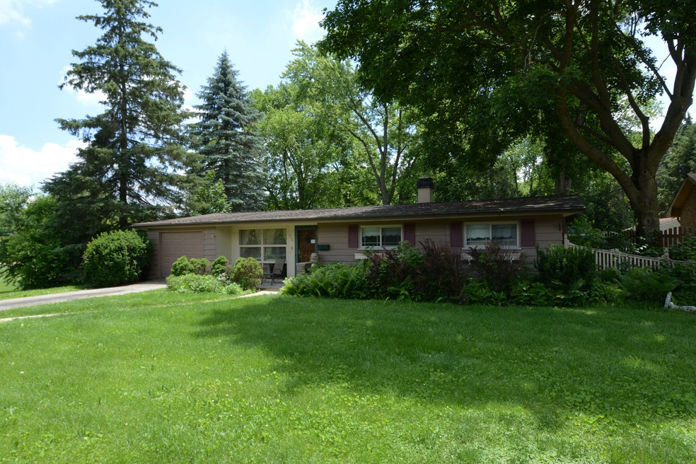 450 Laurel St, Batavia, IL 60510 - photo 1