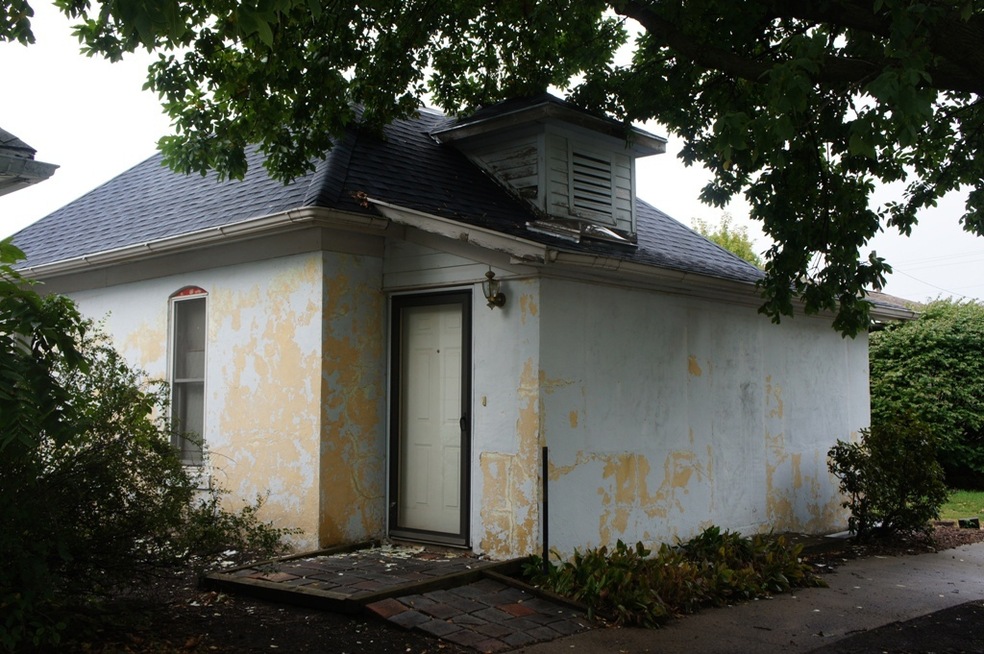1018 W 2nd front small