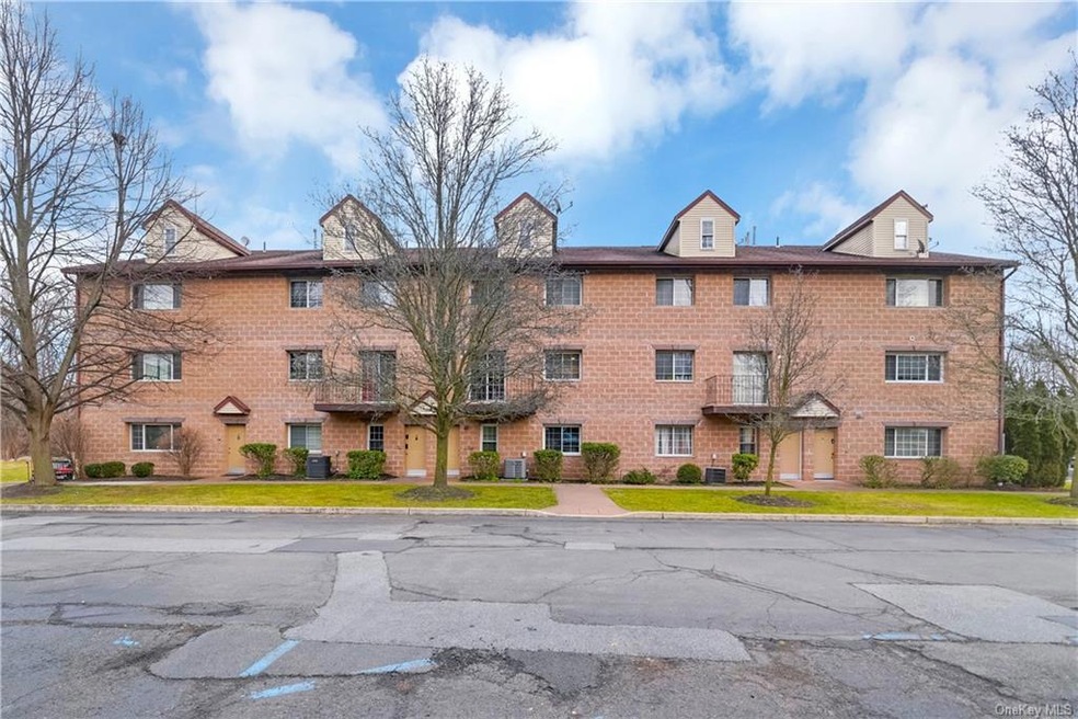 13 Klint Ct, Nanuet, NY 10954 - photo 1