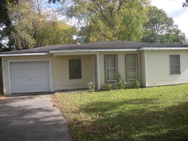 108 Ida Ave, Bay City, TX 77414 - photo 1