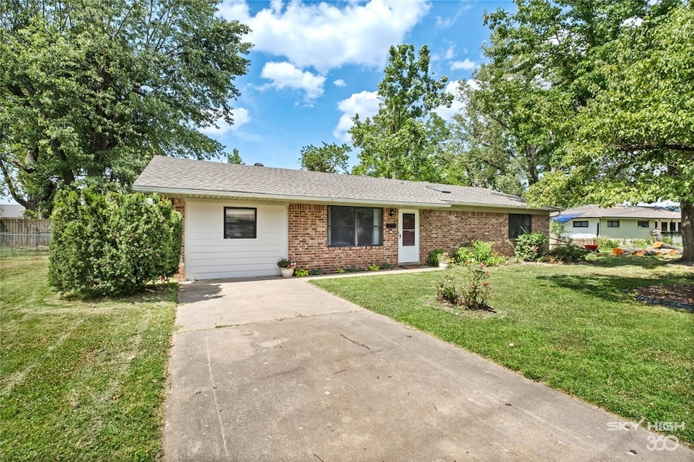 804 Carson Dr, Bentonville, AR 72712 - photo 1