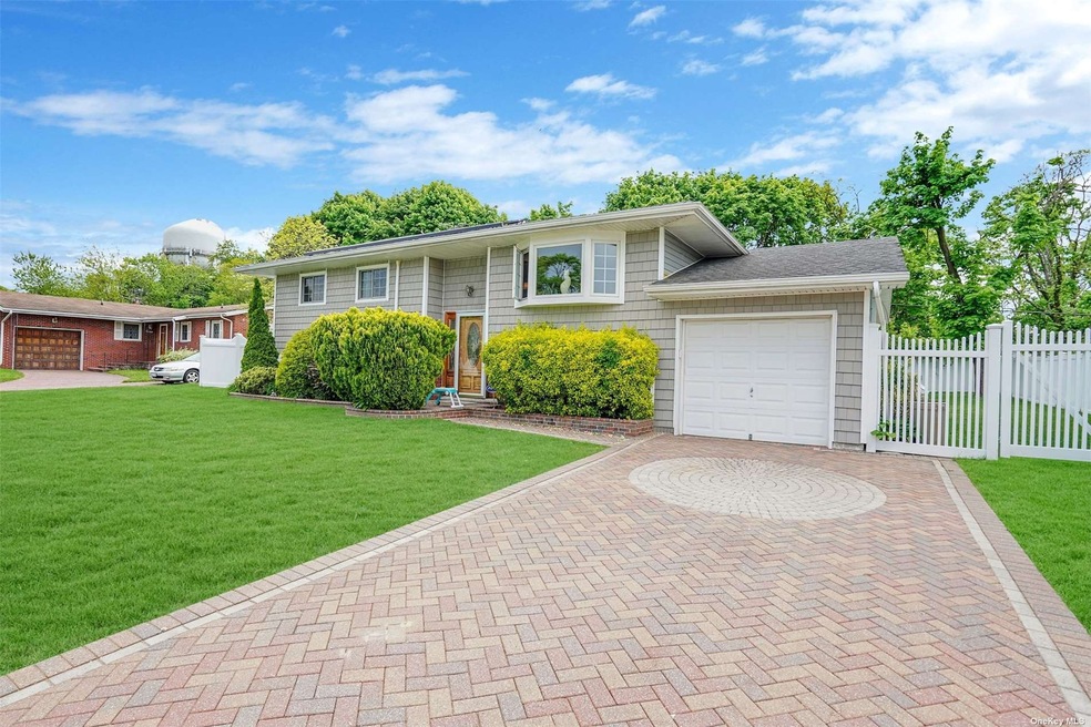 2 Russell Ct, Copiague, NY 11726 - photo 1