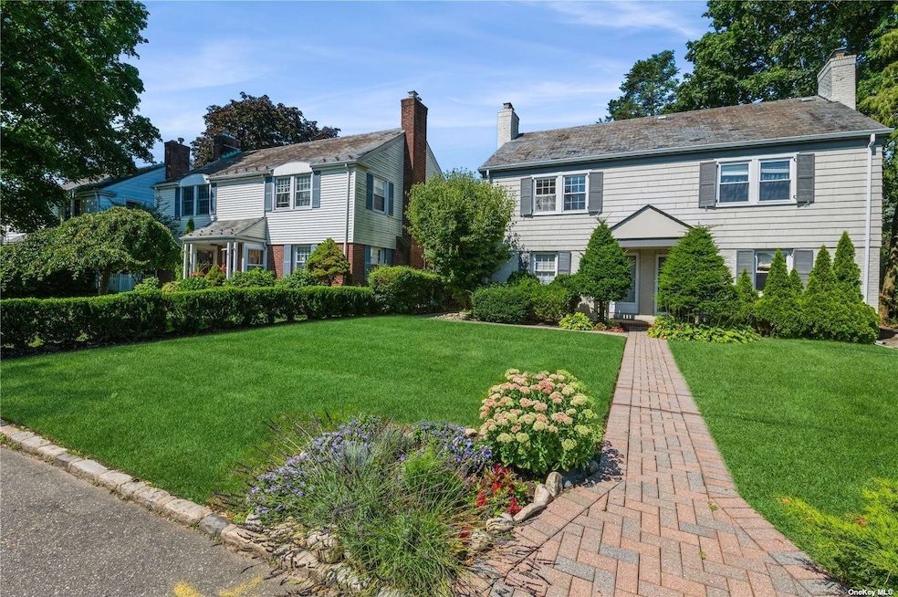 15 Travers St, Manhasset, NY 11030 - photo 1