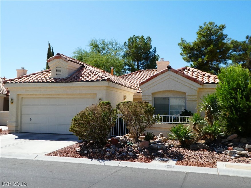 2 Bedroom single story in guard gated Painted Dese