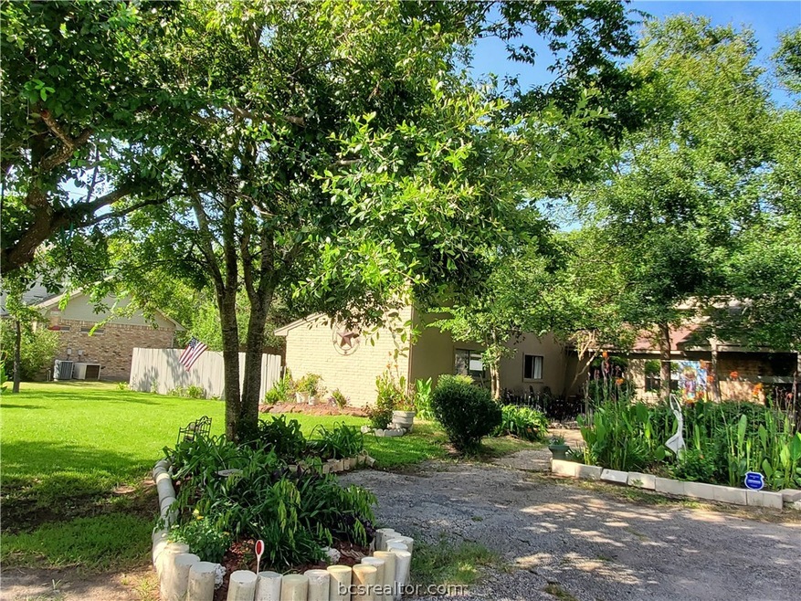 1819 Hondo Dr, College Station, TX 77840 - photo 1