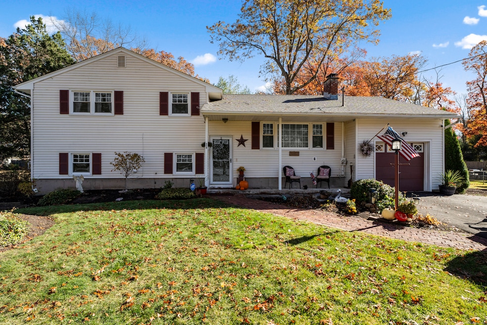 28 Fallon Dr, North Haven, CT 06473 - photo 1