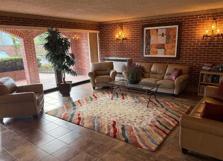 Spanish Court unit 304, Highland Park, IL 60035 - photo 1