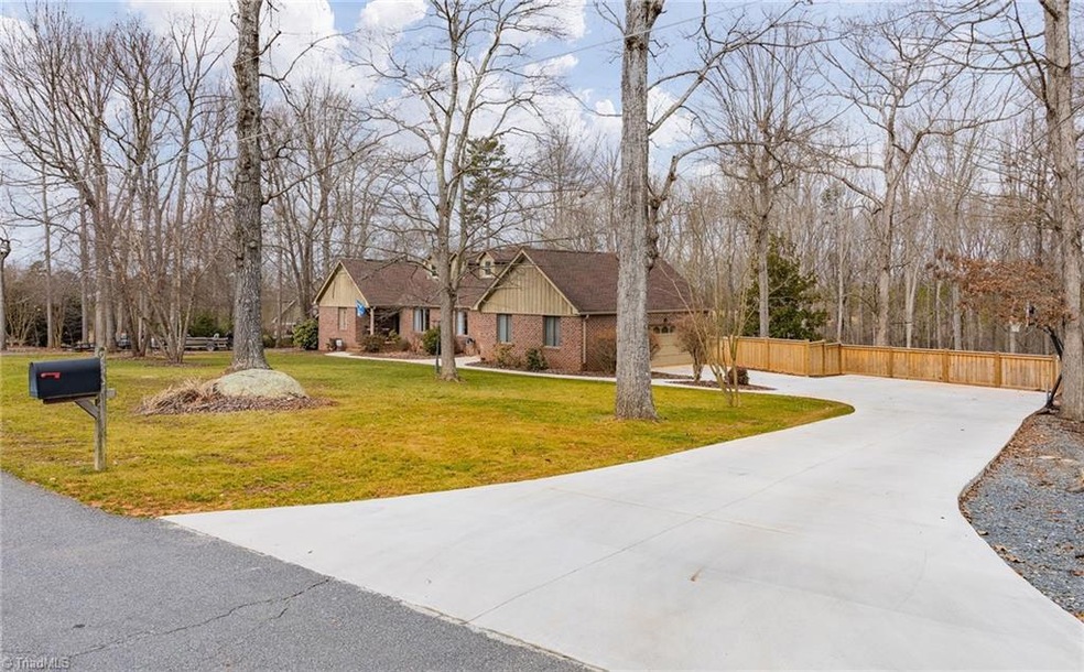 980 Monroe Ave, Asheboro, NC 27205 - photo 1