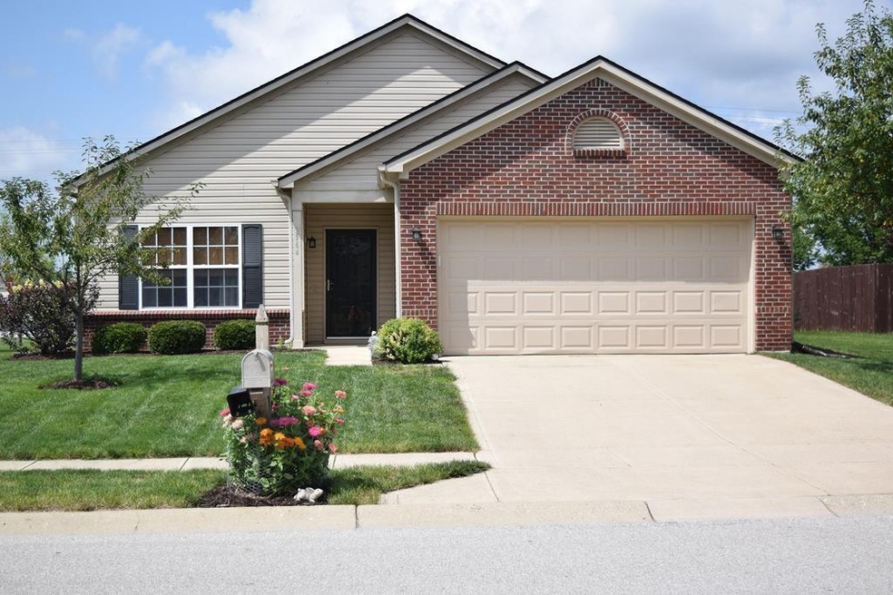 2564 Monarchy Ln, Greenwood, IN 46143 - photo 1