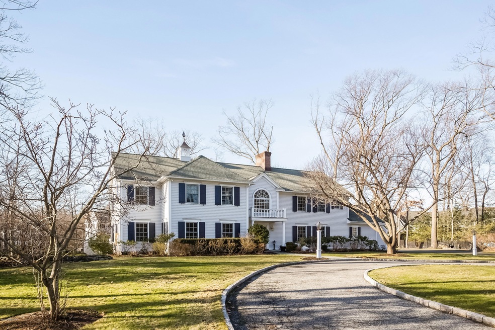 24 Lakewood Cir N unit North, Greenwich, CT 06830 - photo 1