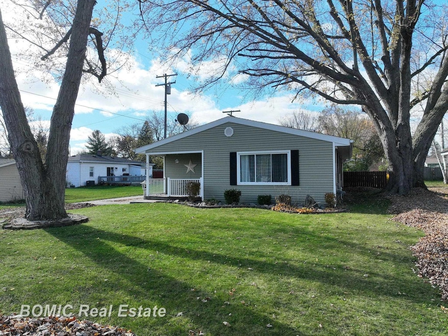 619 Hazel St, Vassar, MI 48768 - photo 1