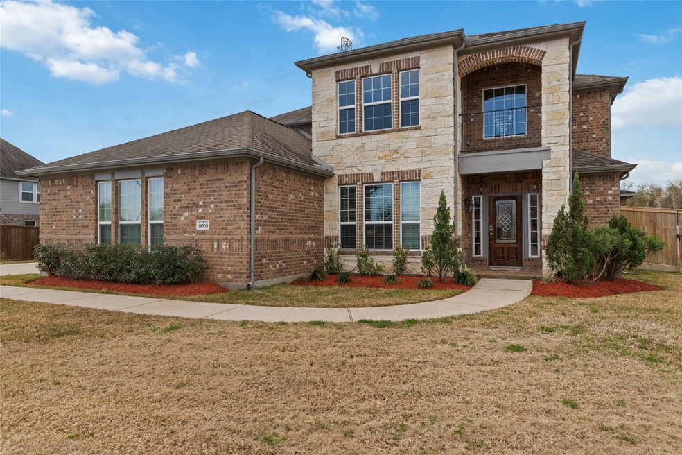8008 Cullen Estates Dr, Pearland, TX 77584 - photo 1