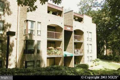 11212 Chestnut Grove Square unit 215, Reston, VA 20190 - photo 1