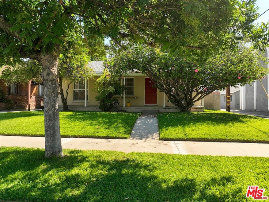 338 S Lincoln St, Burbank, CA 91506 - photo 1