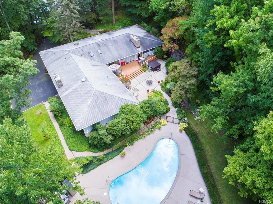 8 Trailside Ct, New City, NY 10956 - photo 1