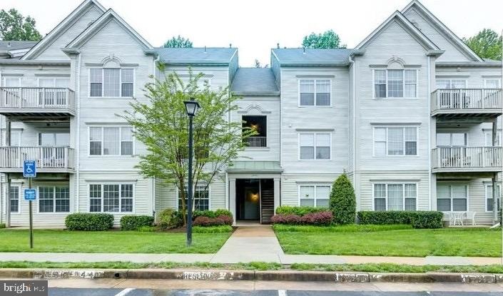 12481 Hayes Ct unit 101, Fairfax, VA 22033 - photo 1