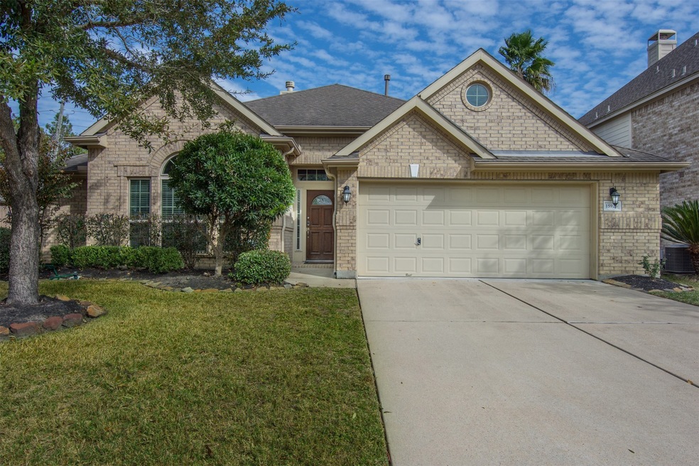 15926 Maplewick Dr, Tomball, TX 77377 - photo 1