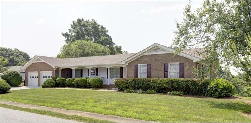 WALK TO DOWNTOWN DAHLONEGA FROM this four sided br