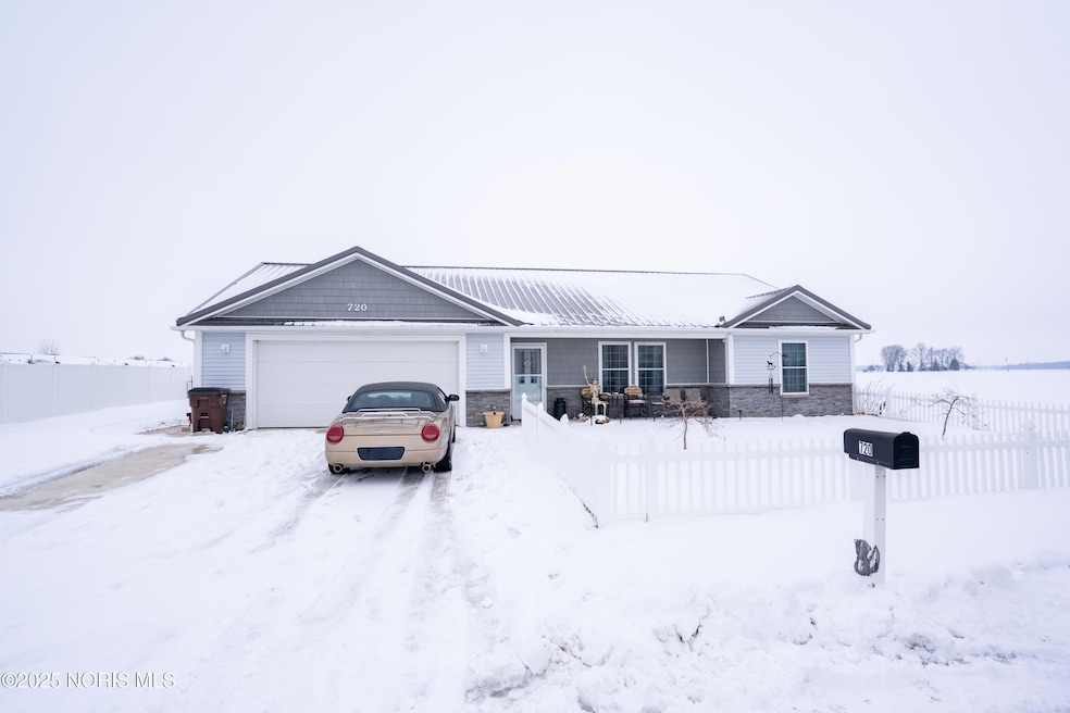 720 Bergman Dr, Sherwood, OH 43556 - photo 1