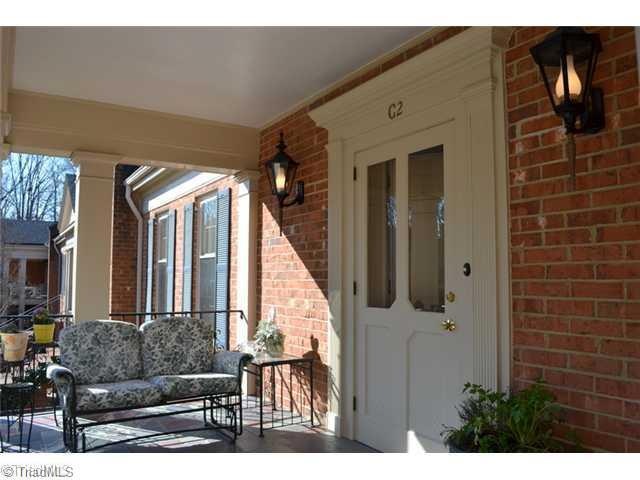 Exterior Front. The entry features a covered patio that is perfect for loungng while you await your guest s arrival!