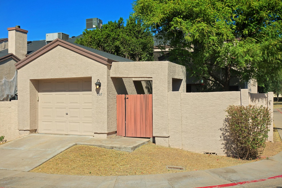 3314EKeltonLane107-001