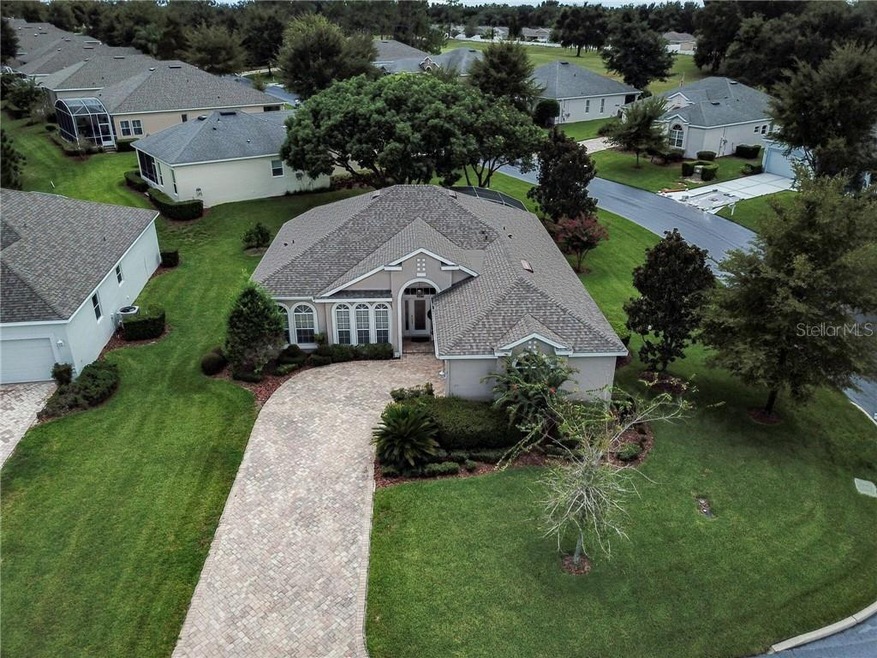 2077 Dobson 3 bedrooms 2 baths  corner lot  cul-de