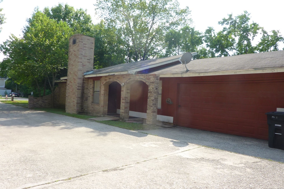8916 Carousel Ln unit A, Houston, TX 77080 - photo 1